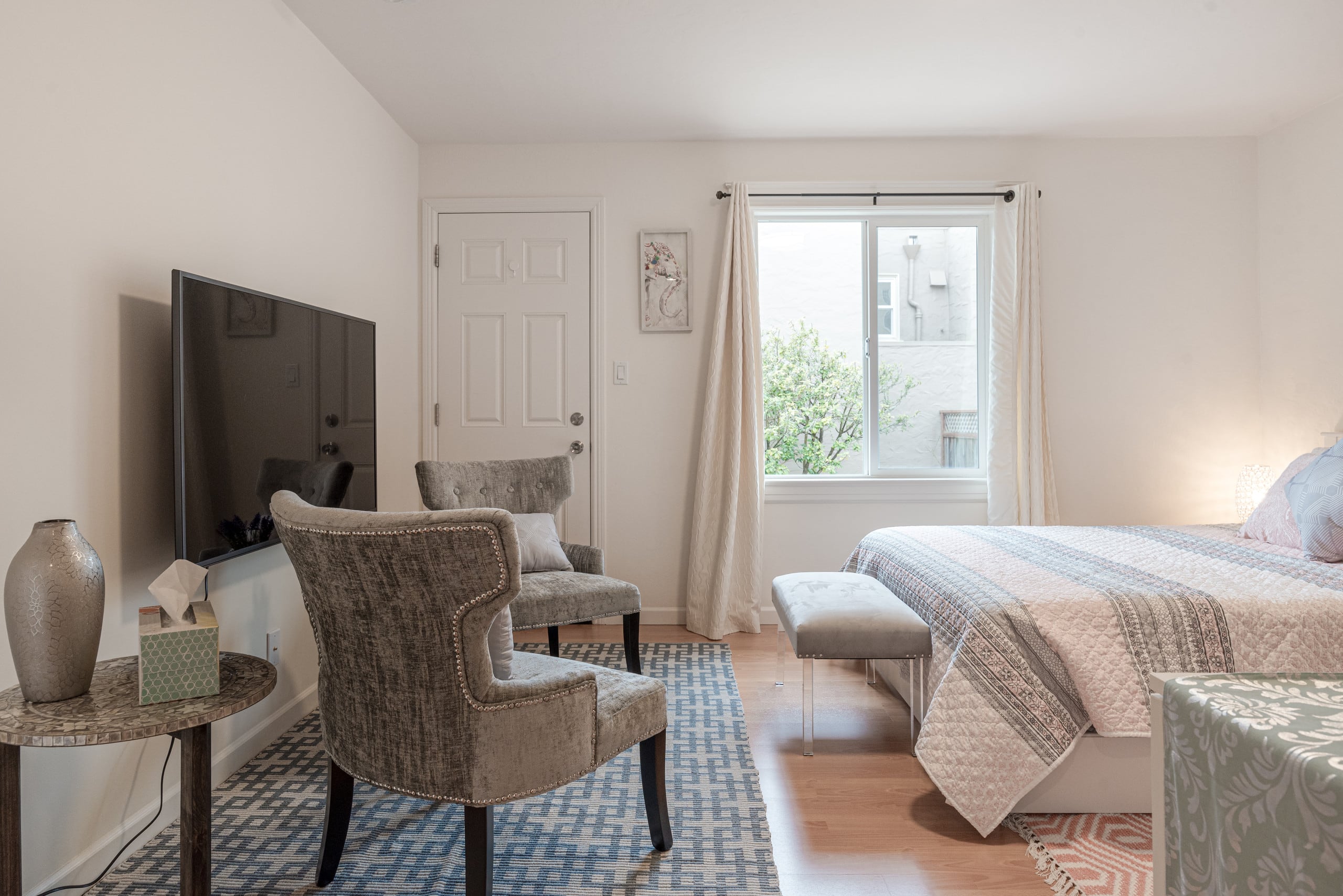Relaxed 3B/2Ba Home with Private Parking - Image 24