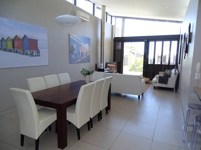 Chapman’s Peak Penthouse, light & bright