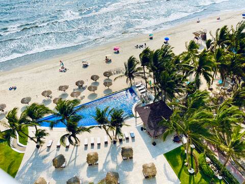 LUXURY BEACH PENTHOUSE INFINITY POOL & ROOFTOP BAR