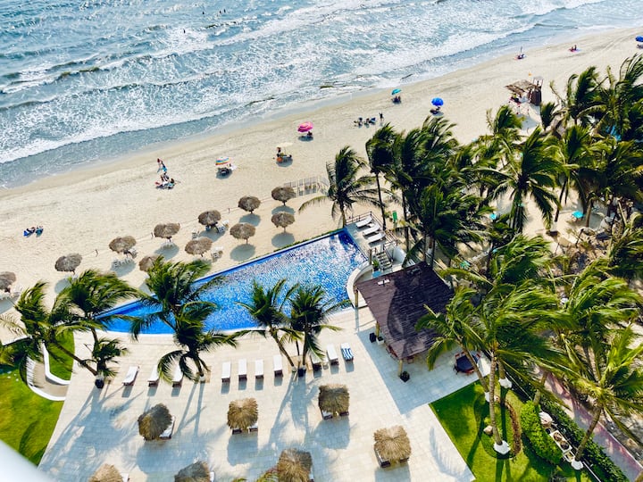 LUXURY BEACH PENTHOUSE INFINITY POOL & ROOFTOP BAR