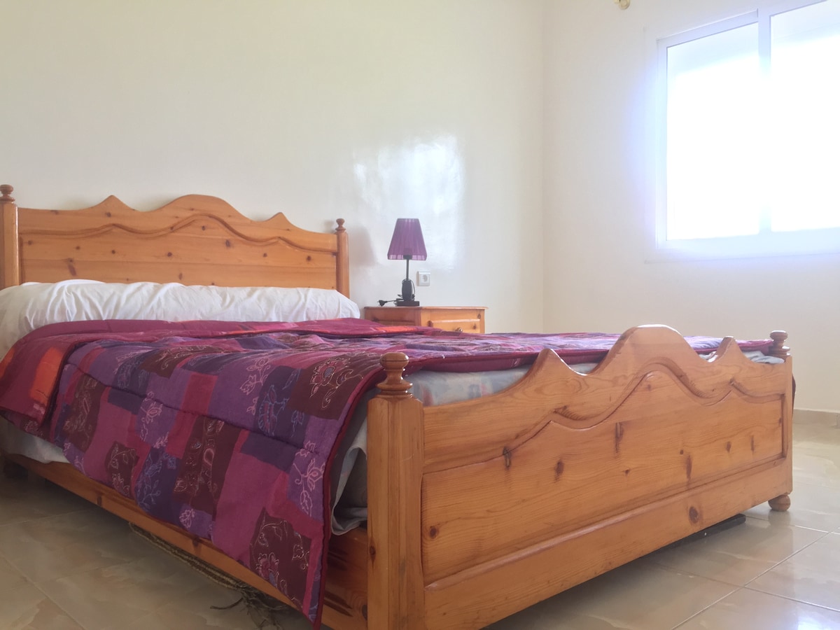 Ოთახი 1 საწოლით 2 ადამიანი / ოთახი №1 საწოლით 2 ადამიანისთვის