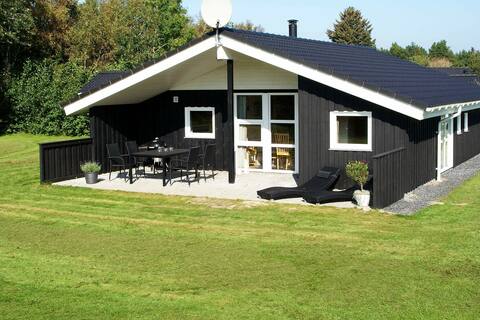 6 person holiday home in oksbøl