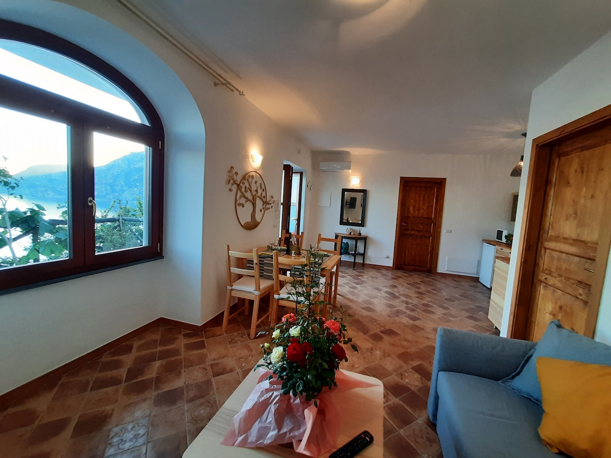 Annuncio Airbnb popolare: Casa Degli Ulivi, Praiano a Praiano
