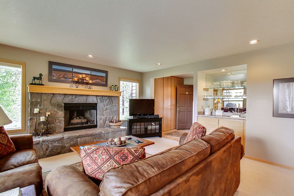 Couch,Furniture,Fireplace,Hearth,Dining Room