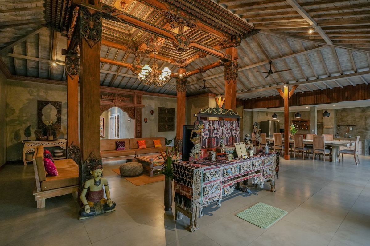 Villa in Kecamatan Ubud · ★4.92 · 3 bedrooms · 3 beds · 3.5 baths, Airbnb сравним