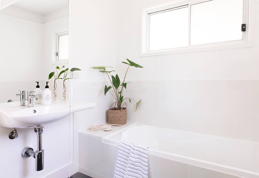 Ensuite to bedroom 1