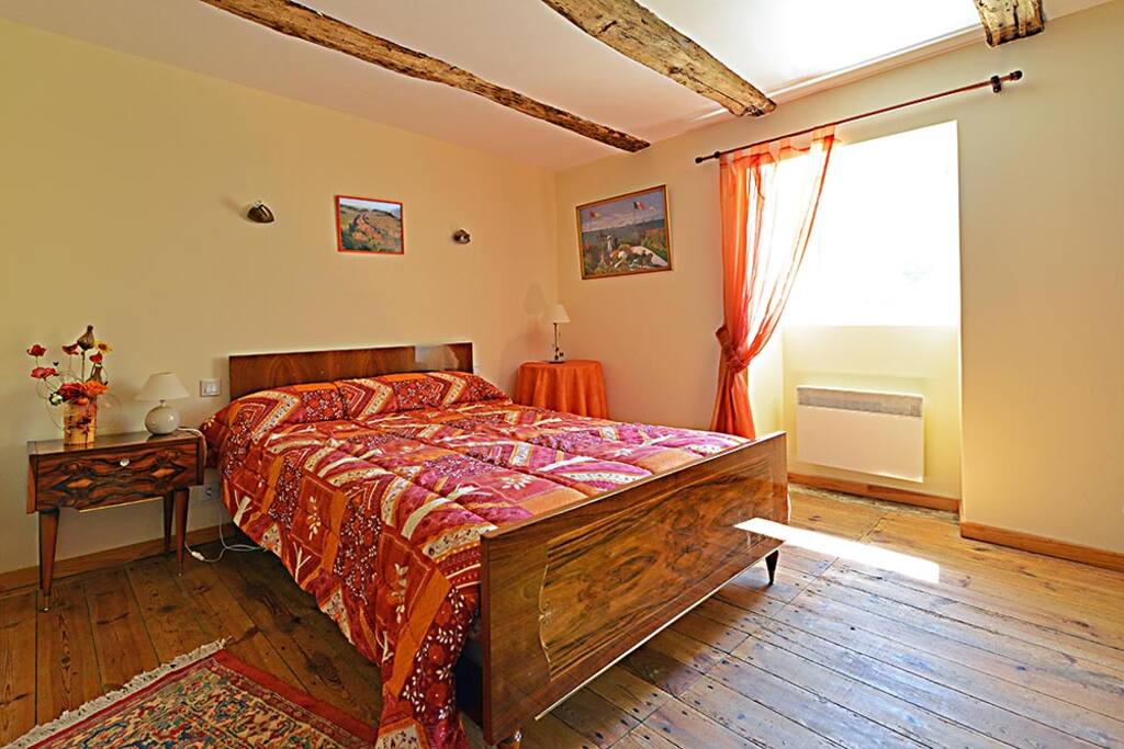 Chambre avec lit double