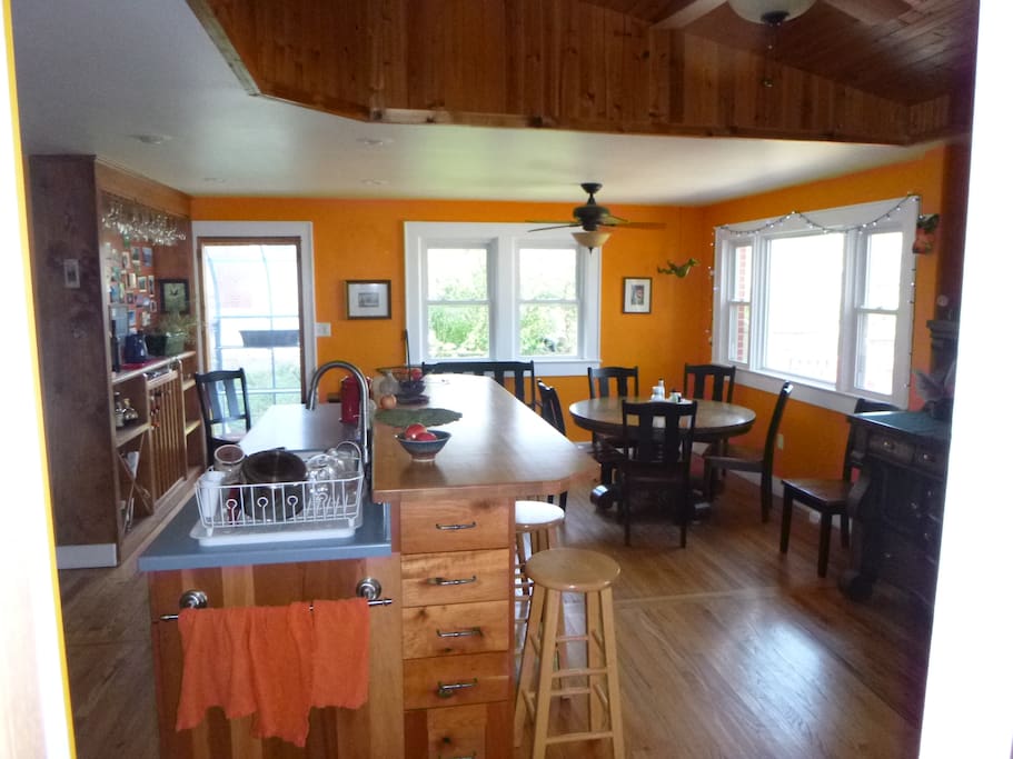 Kitchen (can set up extra dining table)