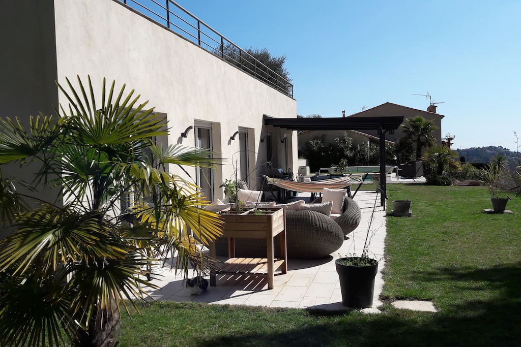 Terrasse vue mer et montagne