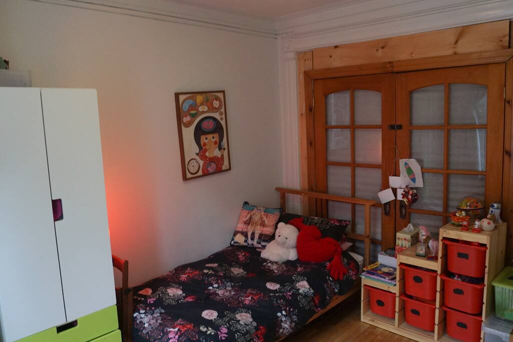 Room 1 -simplebed
