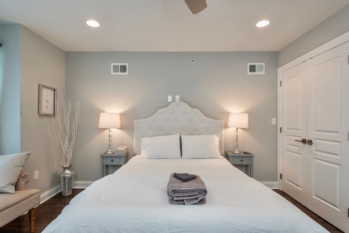 Private, Clean & Spacious Room in Brewerytown