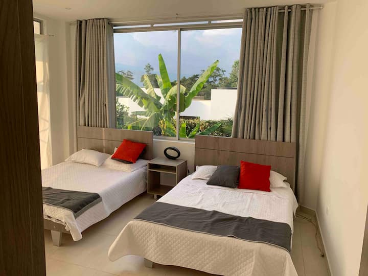 Glavna soba tipa A 16 m2 s pogledom na stražnje dvorište i prostor za roštilj