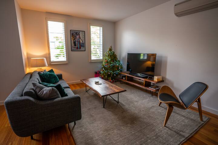 Modern South Melbourne Townhouse, sleeps eight gallery image 5