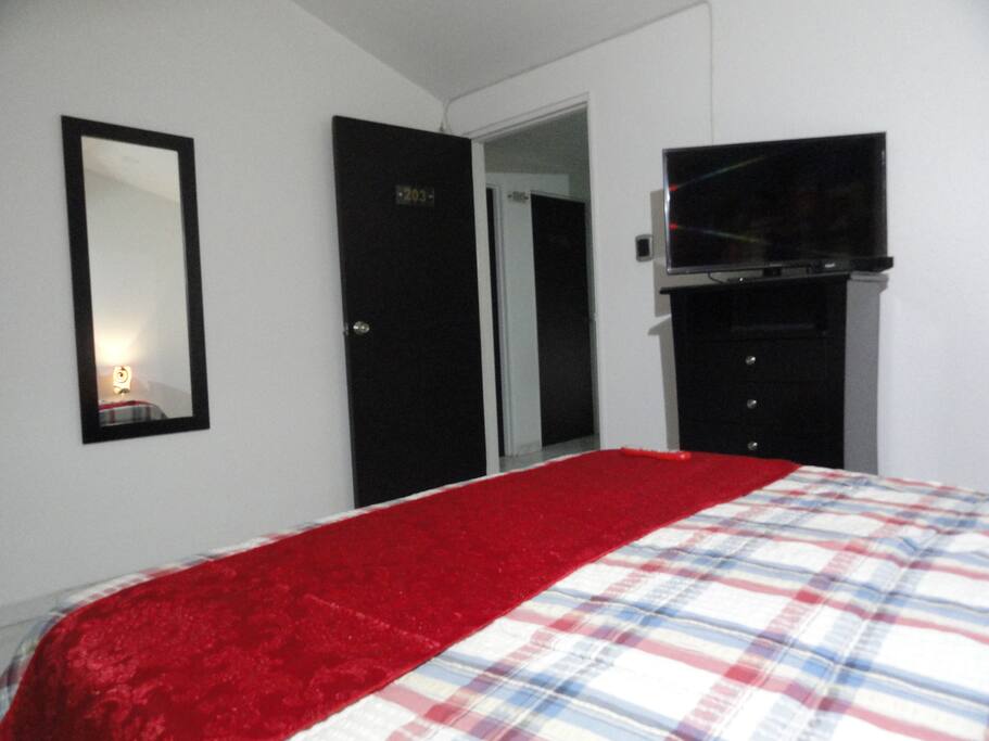 Cama doble, baño privado, pantalla plana, Television satélite, Wifi