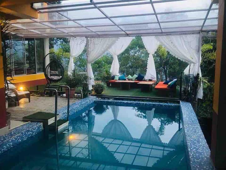 Cheerful 5 bedroom villa with private pool.