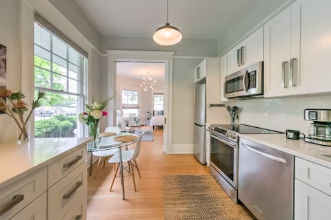 Beautifully Renovated, Historic Downtown Apartment