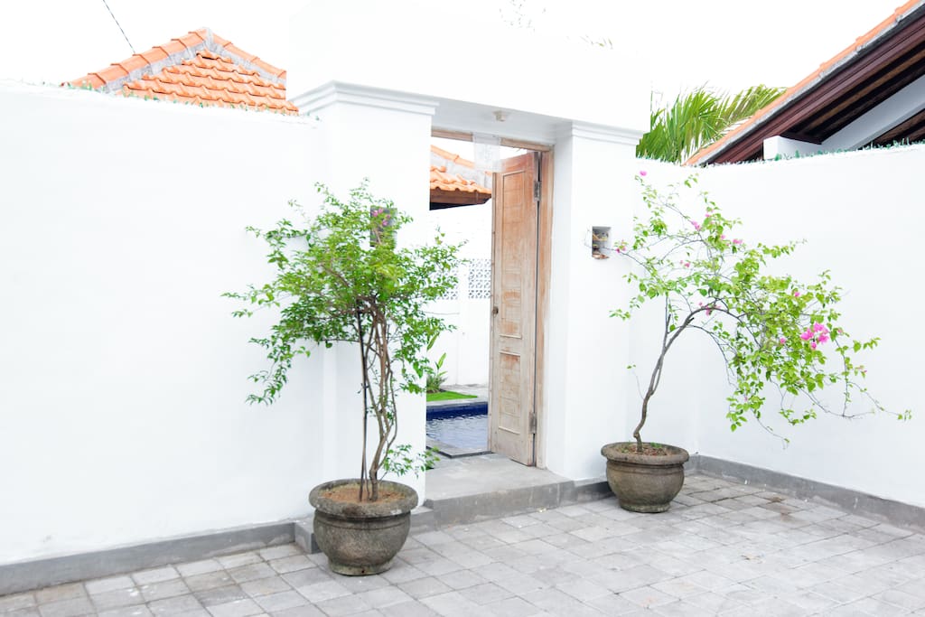 Front entrance to Villa Leri