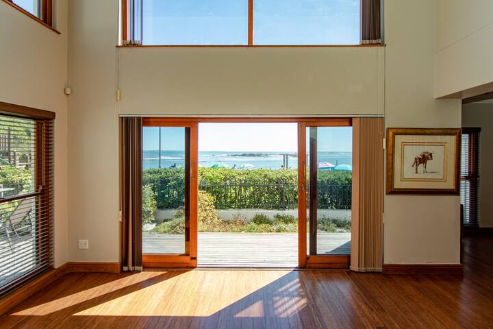 Pelegrini Beachfront Mansion, Bloubergstrand gallery image 3