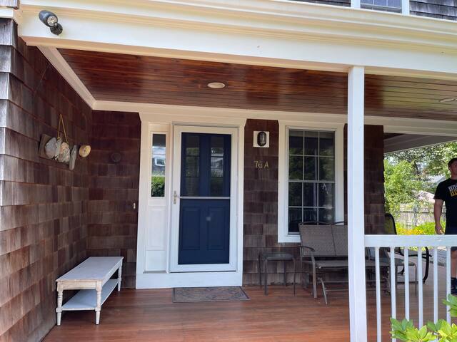 Newport/Middletown Beach House .3 mi to 1st beach! gallery image 2