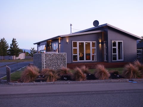 Popular Airbnb listing: Modern, comfortable, well appointed in Mackenzie District
