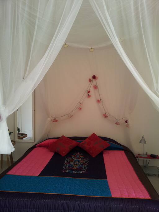 BEIDE SCHLAFZIMMER MIT KLIMA
BREITE 180/200
NEUES BETT MIT GUTER MATRATZE