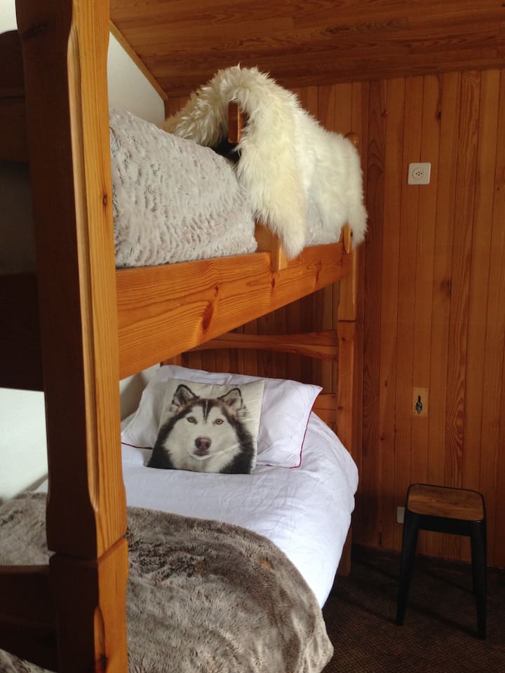 Детски двуетажни легла