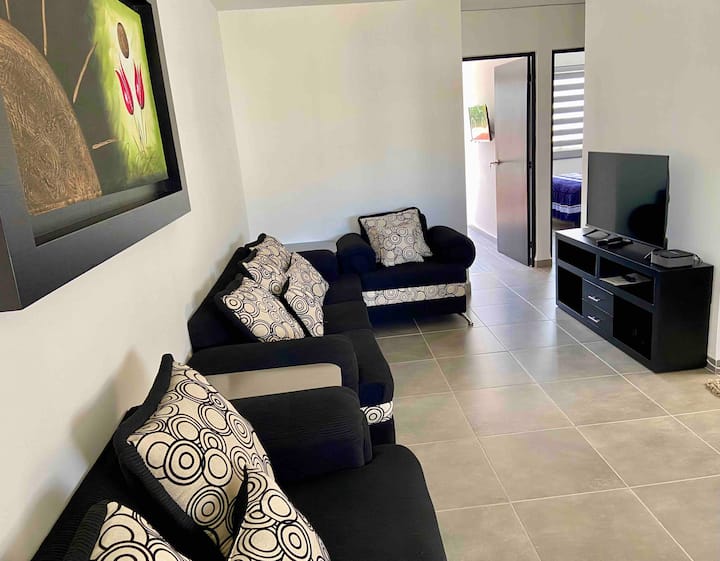 Factura Private,2 bdrm,2queen beds, 2 TVs. Nice Ap