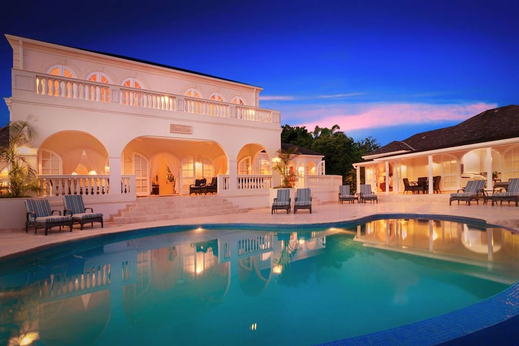 Spacious covered cottage terrace