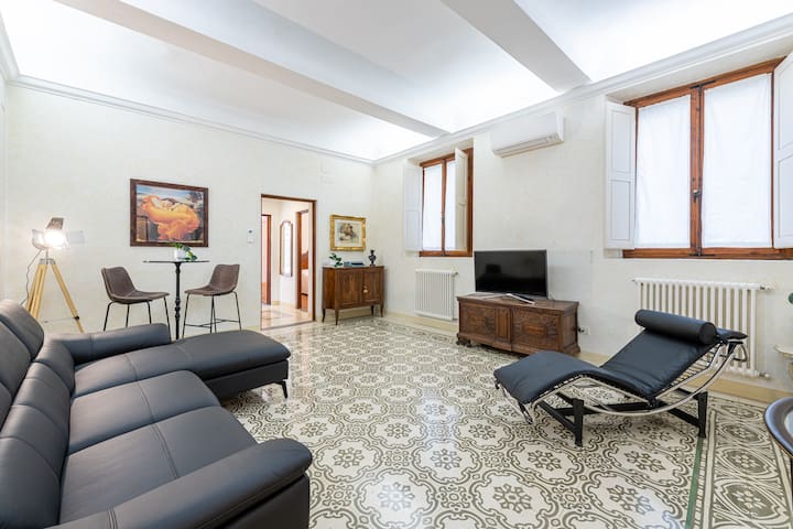 [DUOMO] Prestigious apartment 50 meters from Duomo