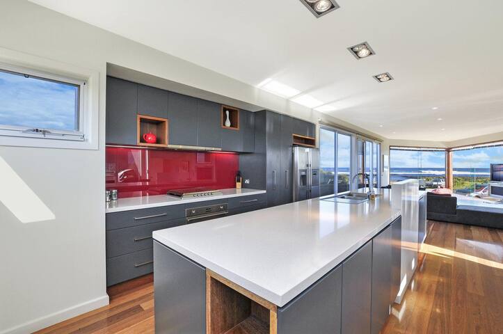 Whispers gallery image 2