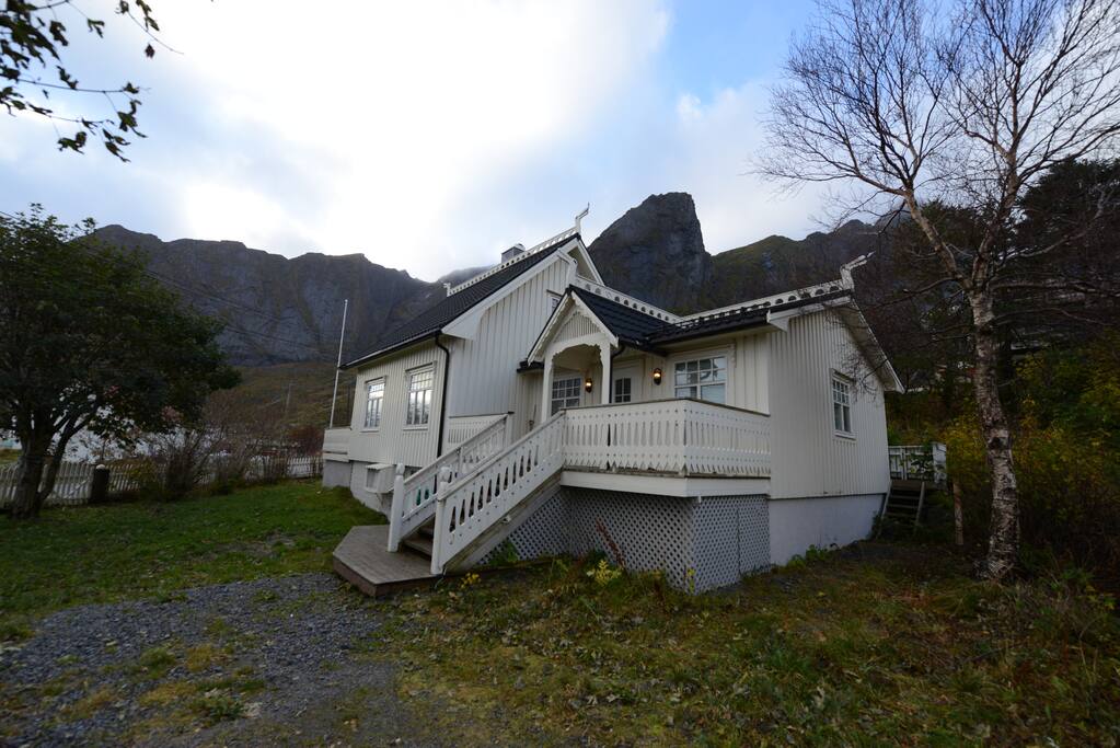 Dragon Villa Reine Houses for Rent in Reine, Nordland, Norway