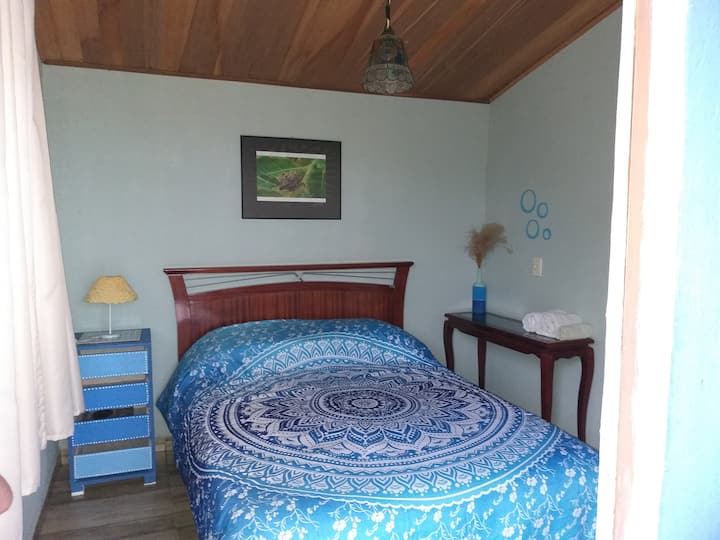 Едноставен апартман, удобен и удобен! Со вентилатор. 