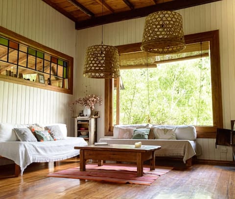 Craft cottage in Tigre, surrounded by nature.