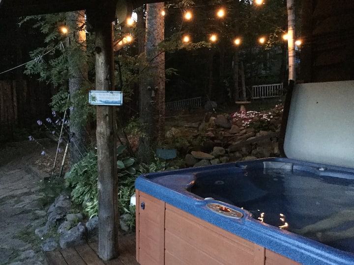 “Timbertrail Hideaway” with Hot Tub Guest suites for Rent in Lake