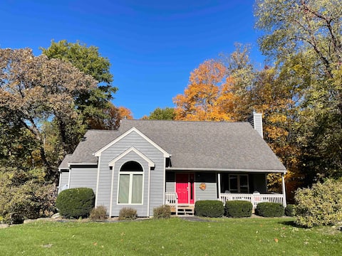 Comfortable 4 Bed 4 Bath in the Galena Territory!