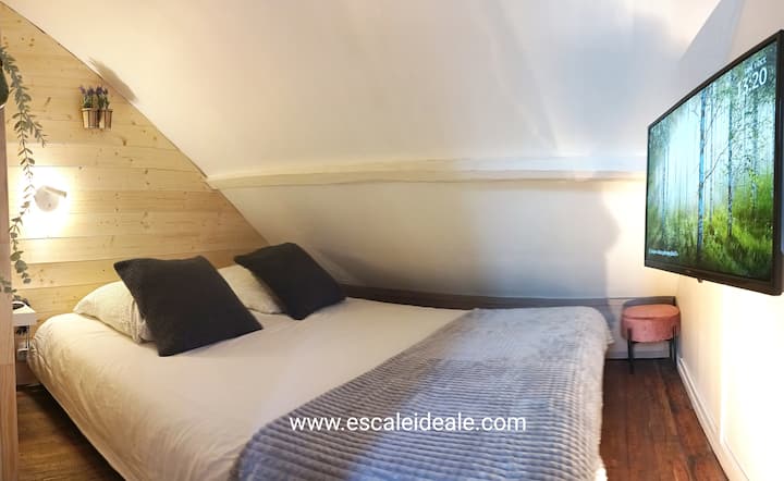 "ห้องสวีทเล็ก" (ห้องโดยสาร + ห้องสุขา) บนชั้น 2 ในวิลล่า