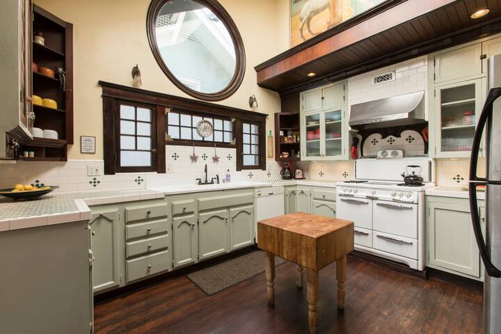 Best View in SilverLake~Spectacular 1909 Craftsman gallery image 3