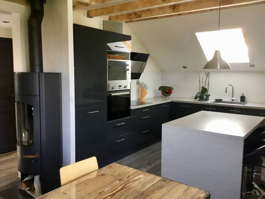 Cuisine ouverte sur pièce de vie
