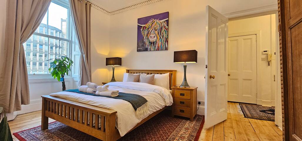 Lovely 2 bedroom Apartment with glimpse of castle