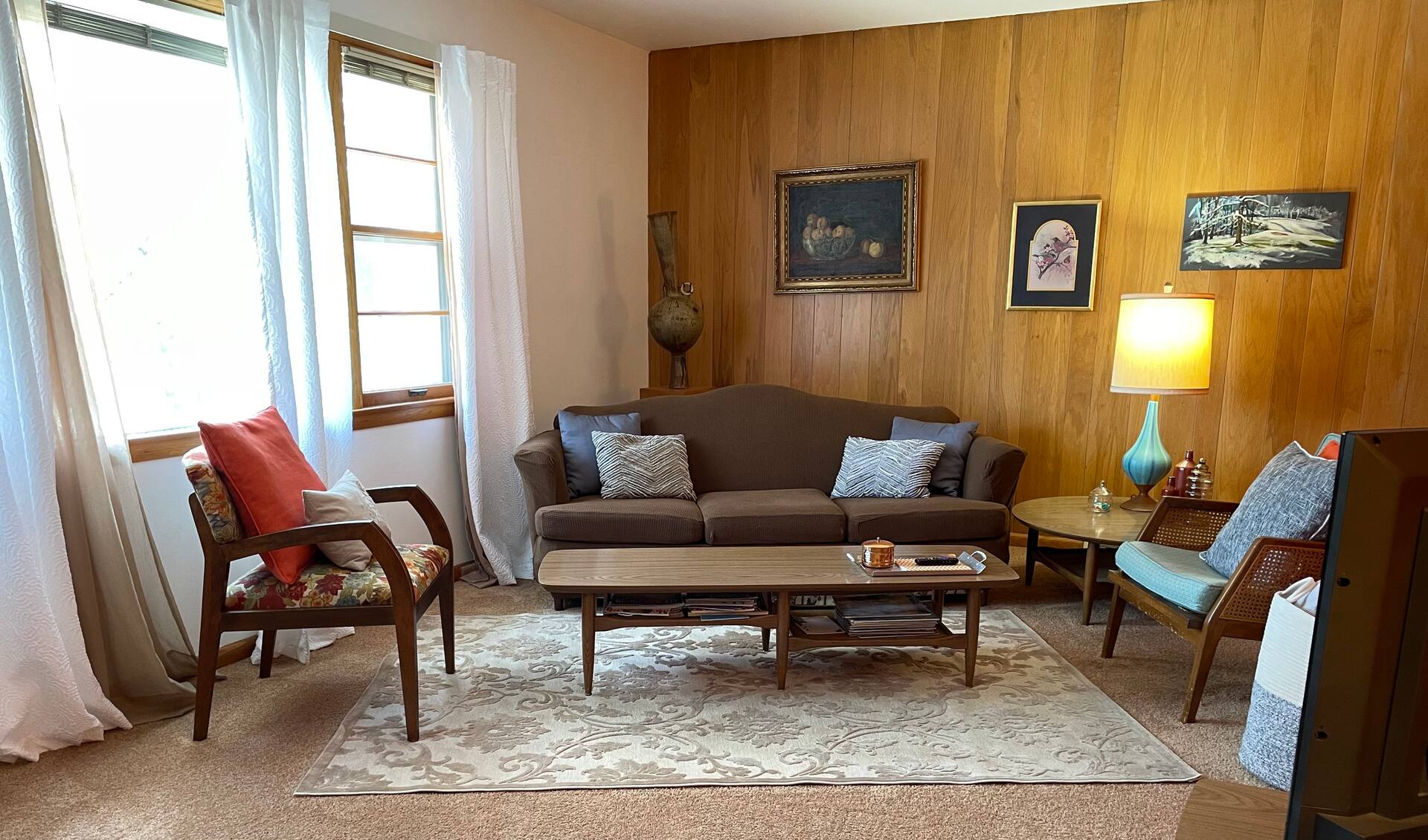 Sunny Upper Flat in Shorewood. Great location, great community! — photo 3