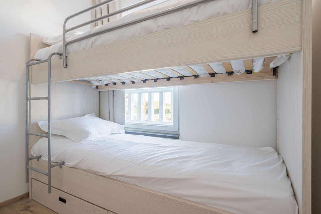 Bunk bed