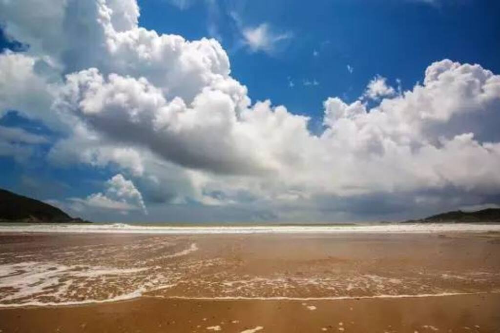 小区前面海滩实景