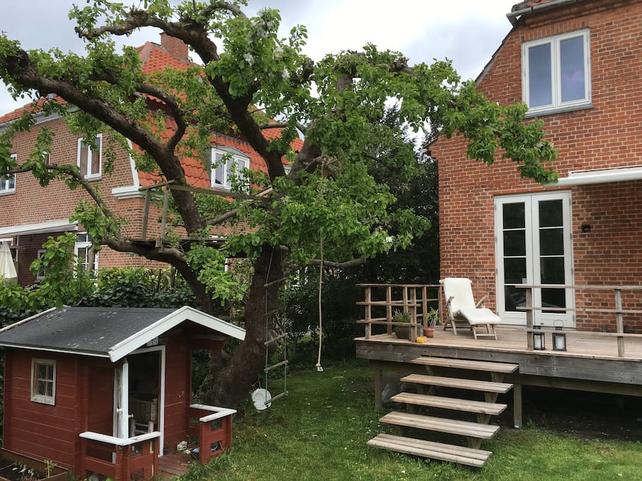 Garden and balcony.