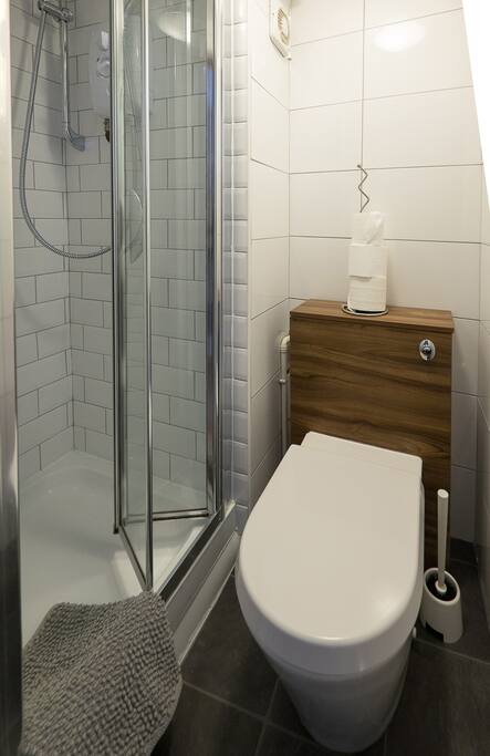 Brand new private shower room