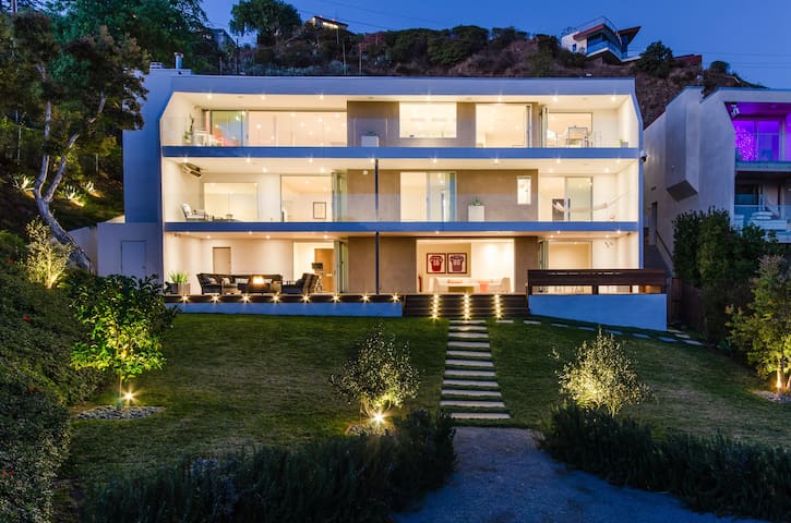 3 Story 4 bd Hilltop Mansion with View of the City