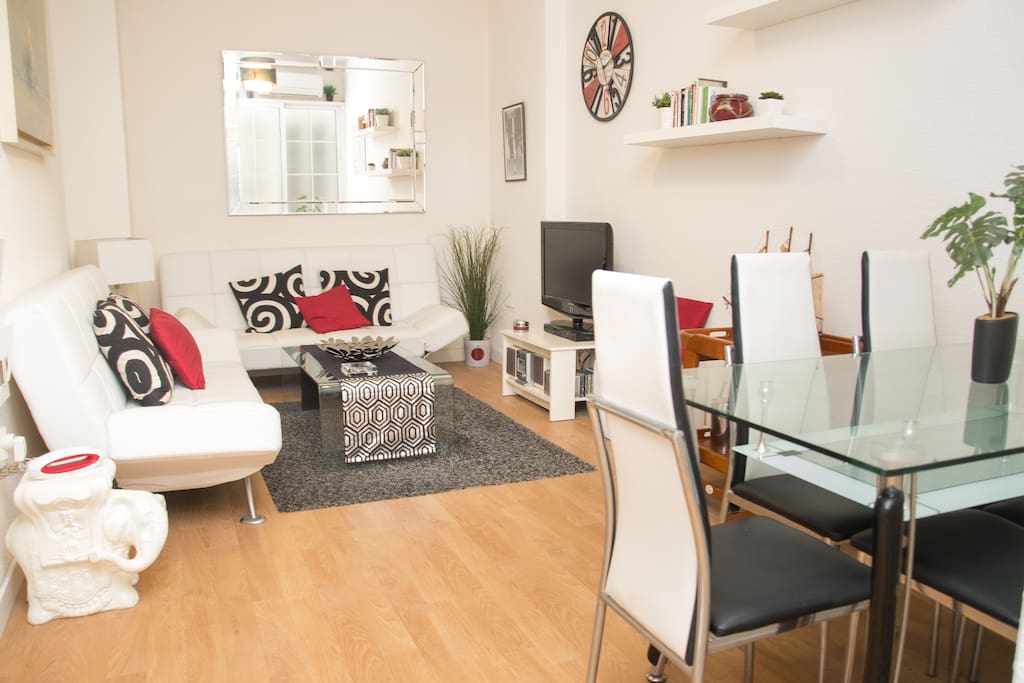 Living room / Dining table