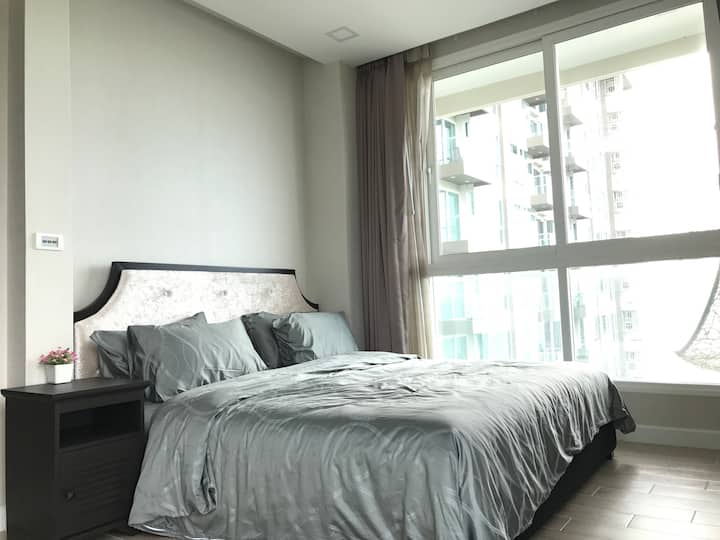 Velika spavaća soba.