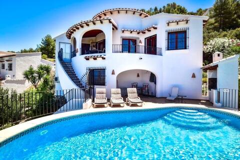 Beautiful Villa with Private Pool