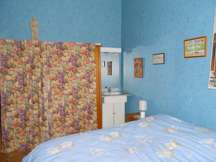chambre avec lavabo