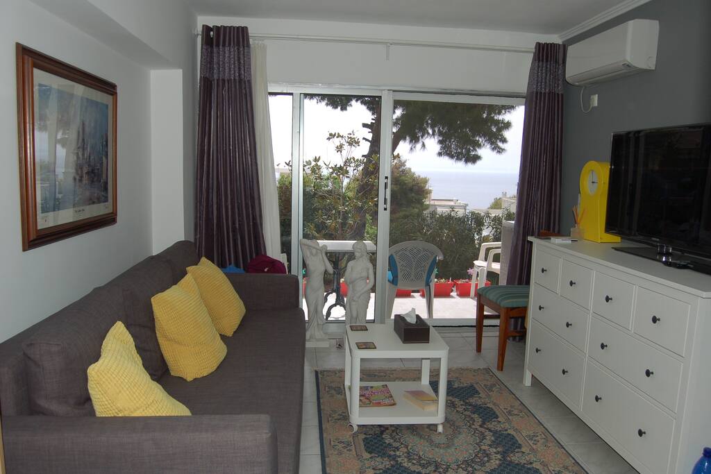 Newly renovated studio with beautiful view of the sea from the sofa